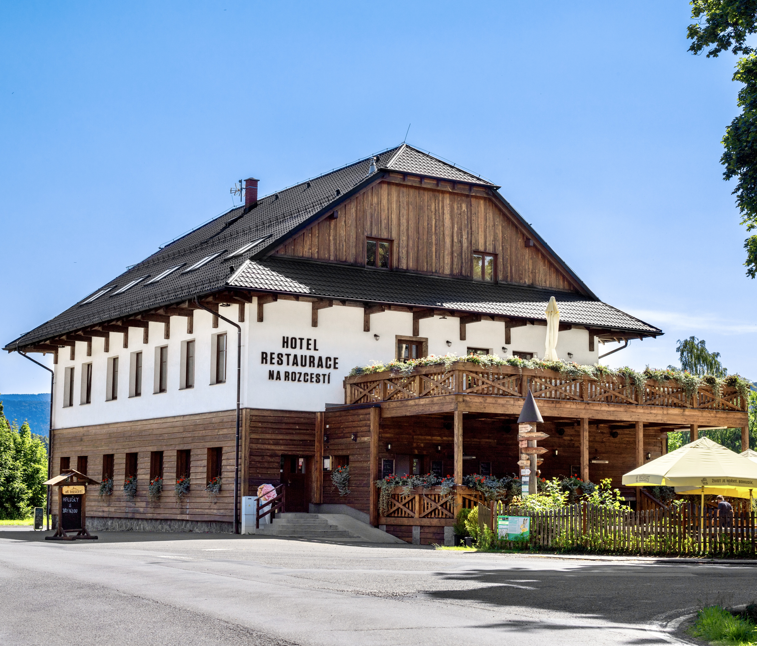 NA ROZCESTÍ restaurace a hotel